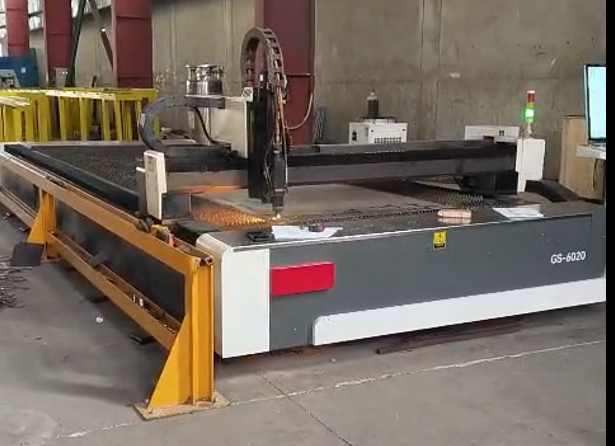 ماكينة CNC